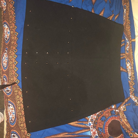 ZARA WOMEN BEAUTIFUL STUDDED MINI SKIRT SMALL - Picture 3 of 10